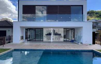 Imagem: A casa em condomínio possui 4 Dormitórios, 5 Banheiros, 3