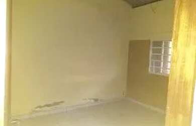 Imagem: A casa possui 2 Dormitórios e 2 Banheiros e está localizado