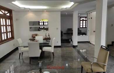 Imagem: A casa possui 2 Dormitórios, 4 Banheiros, 2 Vagas na garagem