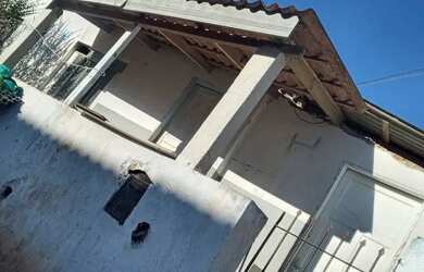 Imagem: A casa possui 2 Dormitórios, 1 Banheiro, 1 Vaga na garagem