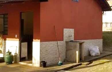 Imagem: O terreno possui 12.000m² de Área e está localizado em Água