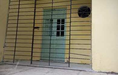 Imagem: A casa possui 1 Dormitório, 1 Banheiro, 1 Vaga na garagem e