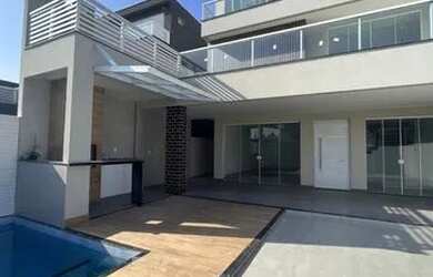 Imagem: A casa em condomínio possui 3 Dormitórios, 5 Banheiros, 2