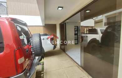 Imagem: A casa em condomínio possui 4 Dormitórios, 4 Banheiros, 2