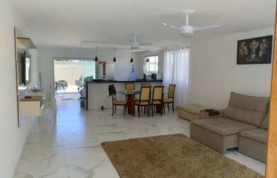 Imagem 3: Pertinho da PRAIA. Acomodam 12 pessoas, 5 Vagas na garageme3 Dormitórios