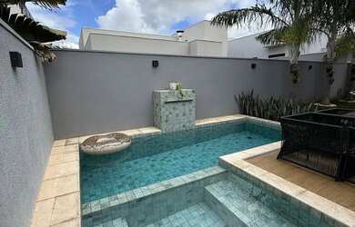 Imagem: A casa em condomínio possui 3 Dormitórios, 4 Banheiros, 2