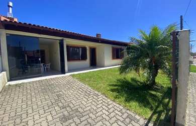 Imagem: A casa possui 3 Dormitórios, 2 Banheiros, 1 Vaga na garagem