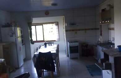 Imagem: A casa possui 3 Dormitórios, 2 Banheiros, 3 Vagas na garagem