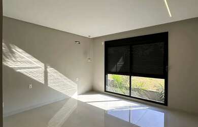 Imagem 9: Sobrado para venda possui 453 metros quadrados com 4 suítes em Jardins...