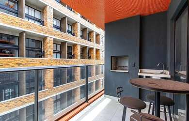 Imagem: O apartamento possui 2 Dormitórios, 1 Banheiro, 1 Vaga na garagem