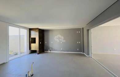 Imagem 6: Casa tipo sobrado 03 dormitórios com suite, closet e sacada no Bairro São José em Santa Ma