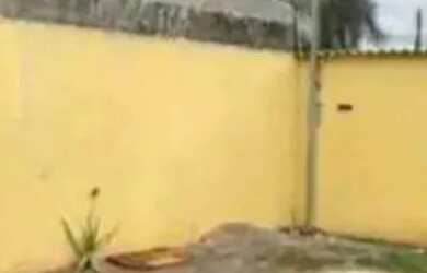 Imagem: A casa possui 2 Dormitórios, 1 Banheiro e está localizado