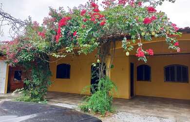 Imagem 2: Matinhos por dia. Acomodam 12 pessoas, 2 Vagas na garageme3 Dormitórios