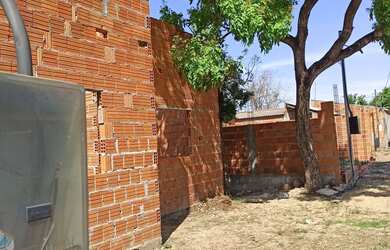 Imagem: A casa possui 1 Dormitório, 1 Banheiro, 1.020m² de Área e