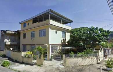 Imagem: A casa possui 5 Dormitórios, 5 Banheiros, 4 Vagas na garagem