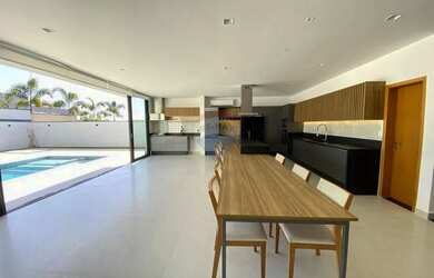 Imagem: A casa em condomínio possui 3 Dormitórios, 5 Banheiros, 4