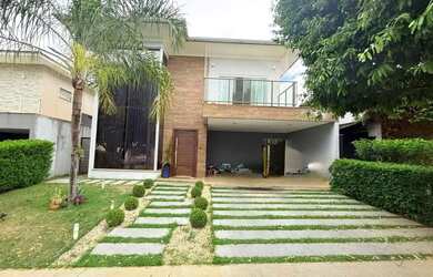 Imagem: A casa em condomínio possui 3 Dormitórios, 4 Banheiros, 4