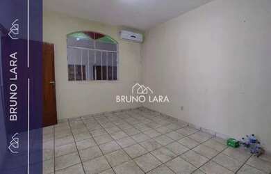 Imagem: O depósito possui 1 Vaga na garagem e 200m² de Área e está