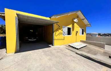 Imagem: A casa possui 5 Dormitórios, 2 Banheiros, 1 Vaga na garagem