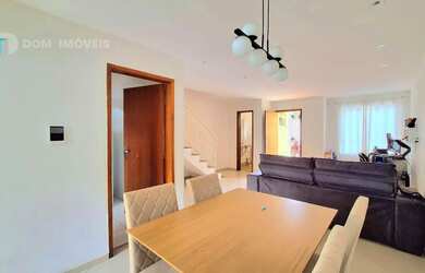 Imagem: A casa possui 3 Dormitórios, 3 Banheiros, 2 Vagas na garagem