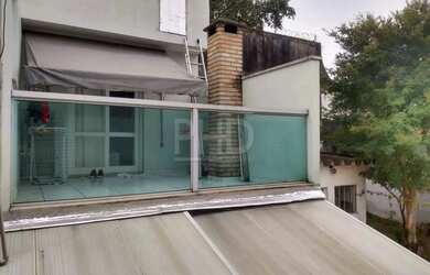 Imagem: A casa possui 3 Dormitórios, 4 Banheiros, 2 Vagas na garagem