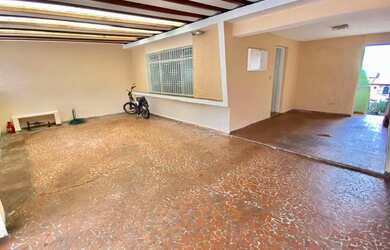 Imagem: A casa possui 3 Dormitórios, 1 Banheiro, 1 Vaga na garagem