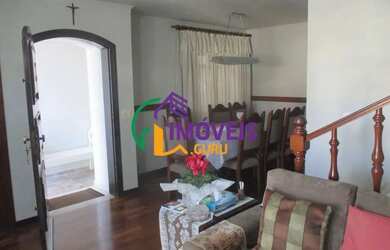 Imagem: A casa possui 3 Dormitórios, 4 Banheiros, 2 Vagas na garagem