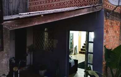 Imagem: A casa possui 2 Dormitórios, 1 Banheiro, Churrasqueira e está