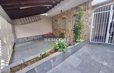 Imagem: A casa possui 4 Dormitórios, 4 Banheiros, 2 Vagas na garagem