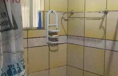 Imagem 6: Vendo grande terreno com 2 casas. Ótimo para morar ou investir