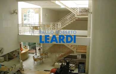 Imagem: O depósito possui 3 Vagas na garagem, 1159-0m² de Área e