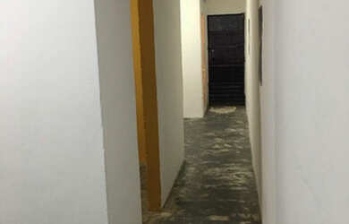 Imagem: A casa possui 1 Dormitório, 1 Banheiro, 1 Vaga na garagem e