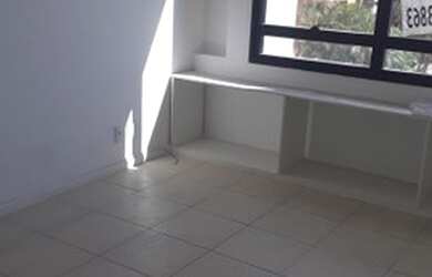 Imagem: O depósito possui 1 Vaga na garagem, 32m² de Área e está