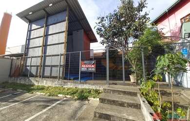 Imagem: O depósito possui 4 Vagas na garagem, 145m² de Área e está