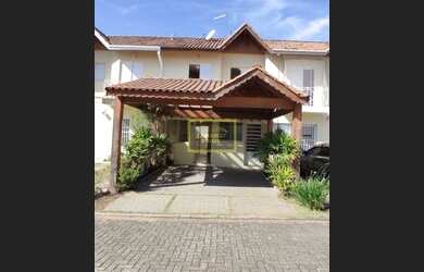 Imagem: A casa possui 2 Dormitórios, 2 Banheiros, 2 Vagas na garagem