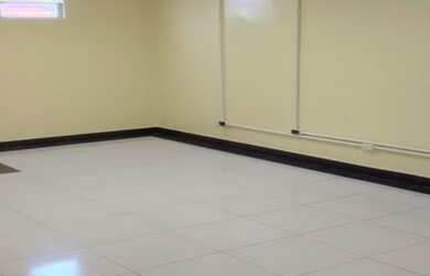 Imagem: O depósito possui 5 Vagas na garagem, 40m² de Área e está