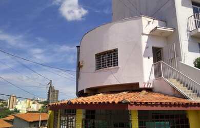 Imagem: O depósito possui 4 Vagas na garagem, 160m² de Área e está