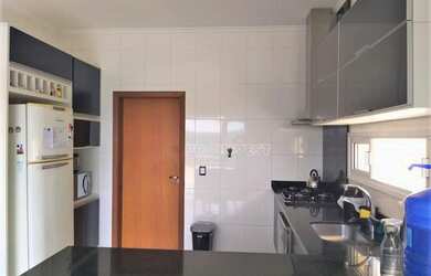 Imagem 6: Casa na Granja Viana. Piscina, Churrasqueira, VarandaeLareira