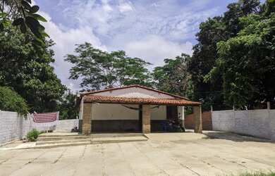 Imagem: A casa possui 2 Dormitórios, 1 Banheiro, 5 Vagas na garagem