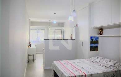 Imagem: O apartamento possui 1 Dormitório, 1 Banheiro, 42m² de Área