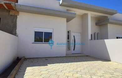 Imagem: A casa possui 3 Dormitórios, 1 Banheiro, 2 Vagas na garagem