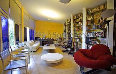 Imagem 8: Casa com piscina e quadra poliesportiva