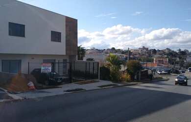 Imagem: O depósito possui 3 Vagas na garagem e 25m² de Área e está