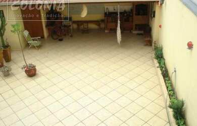 Imagem: A casa possui 3 Dormitórios, 4 Banheiros, 3 Vagas na garagem