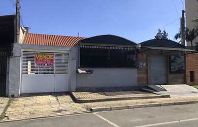 Imagem: A casa possui 3 Dormitórios, 3 Banheiros, 5 Vagas na garagem