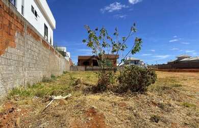 Imagem: O terreno possui 504m² de Área e está localizado em Alto