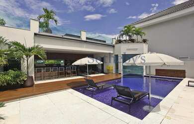 Imagem: A casa em condomínio possui 5 Dormitórios, 5 Banheiros, 4