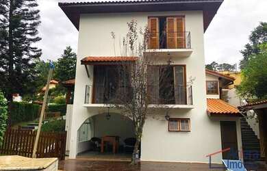 Imagem: A casa em condomínio possui 5 Dormitórios, 4 Banheiros, 3