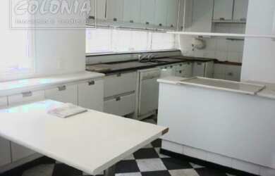 Imagem: A casa possui 4 Dormitórios, 5 Banheiros, 5 Vagas na garagem