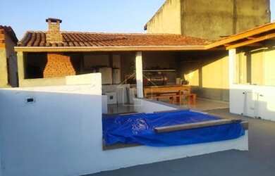 Imagem: A casa possui 3 Dormitórios, 2 Banheiros, 2 Vagas na garagem